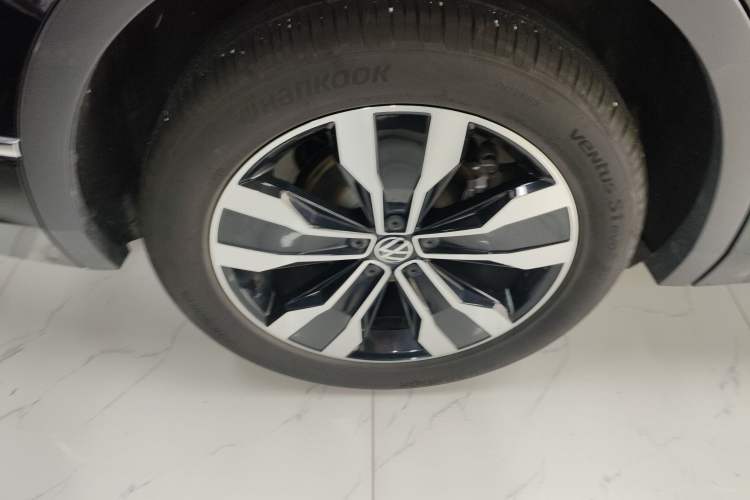 Used Volkswagen Tiguan L 2024 330TSI Automatic Two-Wheel Drive R-Line Enhanced Edition Right Rear Wheel Hub
