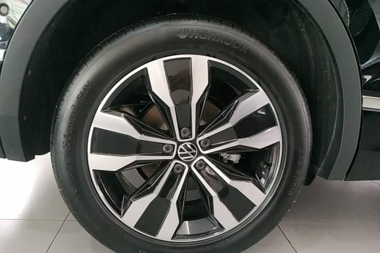 Used Volkswagen Tiguan L 2024 Outstanding Model 330TSI Automatic Two-Wheel Drive R-Line Dragon Glory Edition Right Rear Wheel Hub