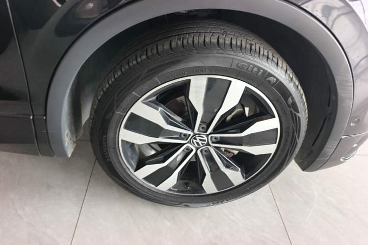 Used Volkswagen Tiguan L 2024 Outstanding Model 330TSI Automatic Two-Wheel Drive R-Line Dragon Glory Edition Right Rear Wheel Hub