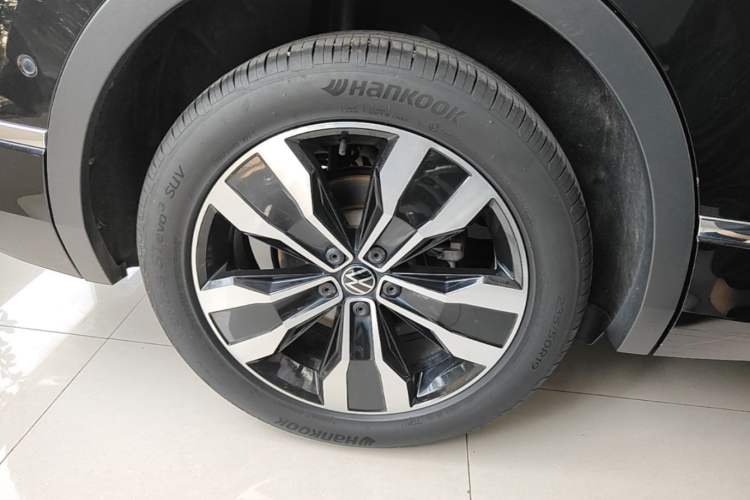 Used Volkswagen Tiguan L 2024 Outstanding Model 330TSI Automatic Two-Wheel Drive R-Line Dragon Glory Edition Right Rear Wheel Hub