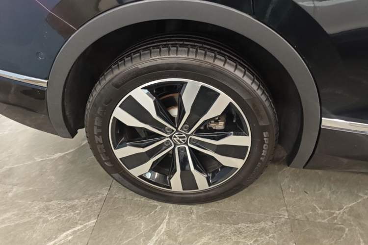 Used Volkswagen Tiguan L 2024 330TSI Automatic Two-Wheel Drive R-Line Enhanced Edition Right Rear Wheel Hub