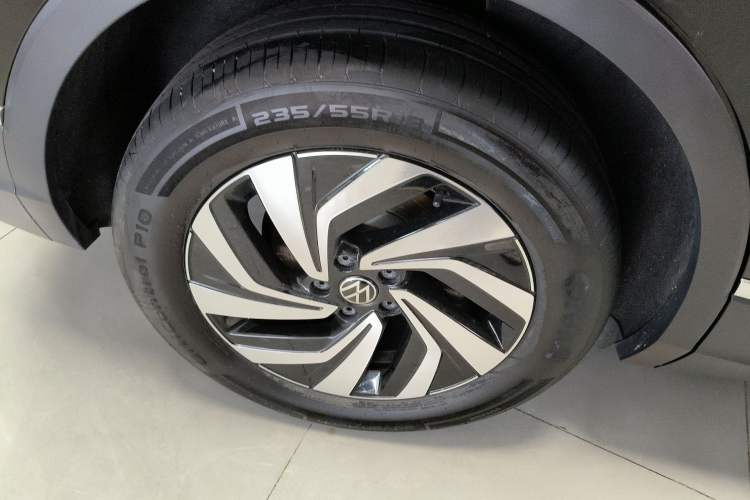 Used Volkswagen Tiguan L 2024 Outstanding Model 300TSI Automatic Two-Wheel Drive Longteng Edition Right Rear Wheel Hub