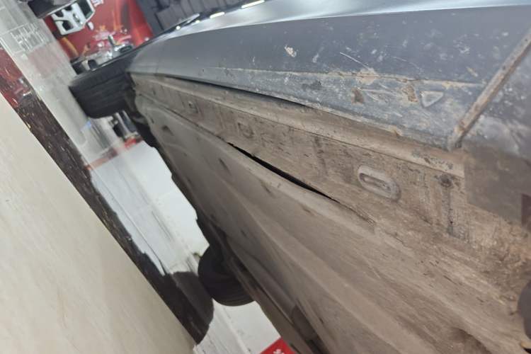 Used Volkswagen Tiguan L 2024 300TSI Automatic Two-Wheel Drive Smart Edition Right Side Sill