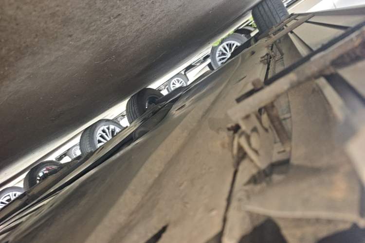 Used Volkswagen Tiguan L 2024 Outstanding Model 300TSI Automatic Two-Wheel Drive Longteng Edition Right Side Sill