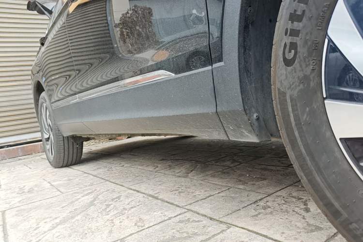 Used Volkswagen Tiguan L 2024 300TSI Automatic Two-Wheel Drive Smart Edition Right Side Sill