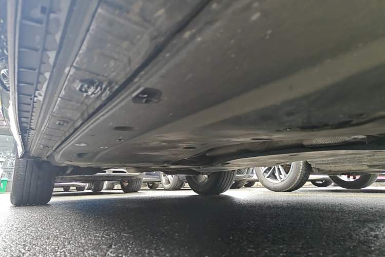 Used Volkswagen Tiguan L 2024 Outstanding Model 330TSI Automatic Two-Wheel Drive R-Line Dragon Glory Edition Right Side Sill
