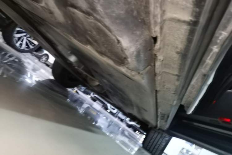 Used Volkswagen Tiguan L 2024 Outstanding Model 330TSI Automatic Two-Wheel Drive R-Line Dragon Glory Edition Right Side Sill