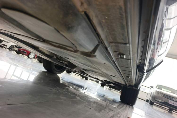 Used Volkswagen Tiguan L 2024 Outstanding Model 330TSI Automatic Two-Wheel Drive R-Line Dragon Glory Edition Right Side Sill