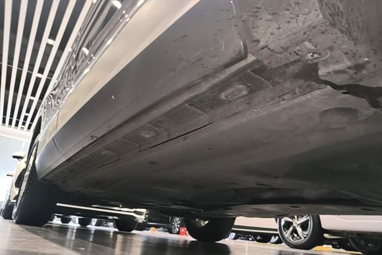 Used Volkswagen Tiguan L 2024 Outstanding Model 300TSI Automatic Two-Wheel Drive Longteng Edition Right Side Sill