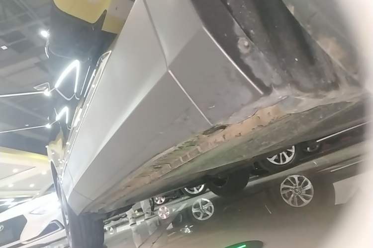 Used Volkswagen Tiguan L 2024 Outstanding Model 300TSI Automatic Two-Wheel Drive Longteng Edition Right Side Sill
