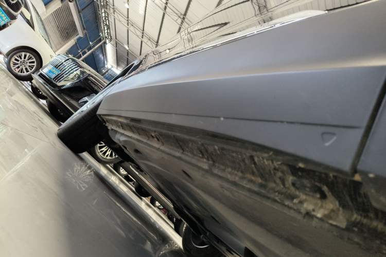 Used Volkswagen Tiguan L 2024 Outstanding Model 300TSI Automatic Two-Wheel Drive Longteng Edition Right Side Sill