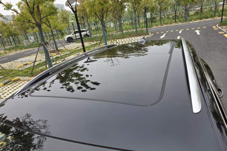 Used Volkswagen Tiguan L 2024 PRO 330TSI Two-Wheel Drive R-Line Smart Edition Roof