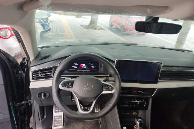Used Volkswagen Tiguan L 2024 Outstanding Model 330TSI Automatic Two-Wheel Drive R-Line Dragon Glory Edition Steering Wheel