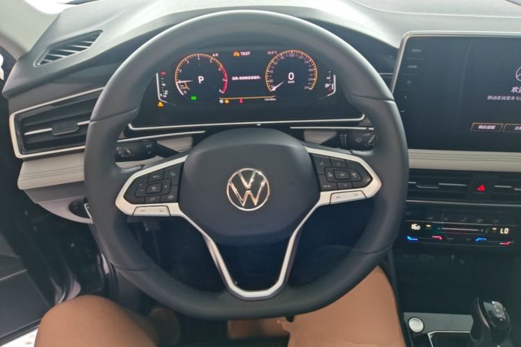 Used Volkswagen Tiguan L 2024 Outstanding Model 300TSI Automatic Two-Wheel Drive Longteng Edition Steering Wheel