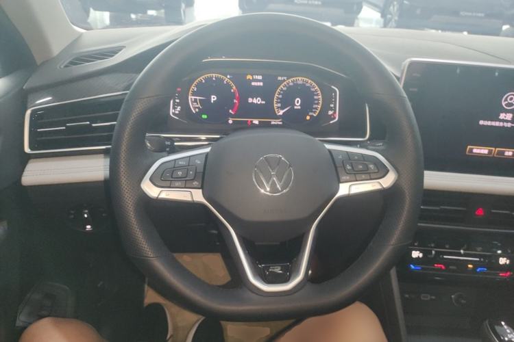 Used Volkswagen Tiguan L 2024 Outstanding Model 330TSI Automatic Two-Wheel Drive R-Line Dragon Glory Edition Steering Wheel
