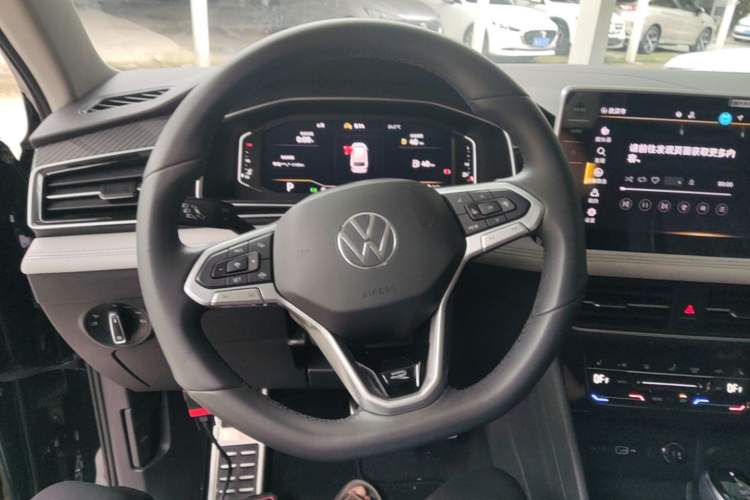 Used Volkswagen Tiguan L 2024 Outstanding Model 330TSI Automatic Two-Wheel Drive R-Line Dragon Glory Edition Steering Wheel