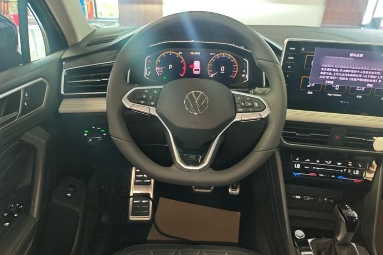 Used Volkswagen Tiguan L 2024 Outstanding Model 330TSI Automatic Two-Wheel Drive R-Line Dragon Glory Edition Steering Wheel