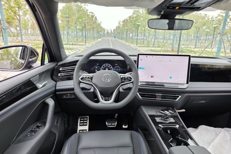 Used Volkswagen Tiguan L 2024 PRO 330TSI Two-Wheel Drive R-Line Smart Edition Steering Wheel
