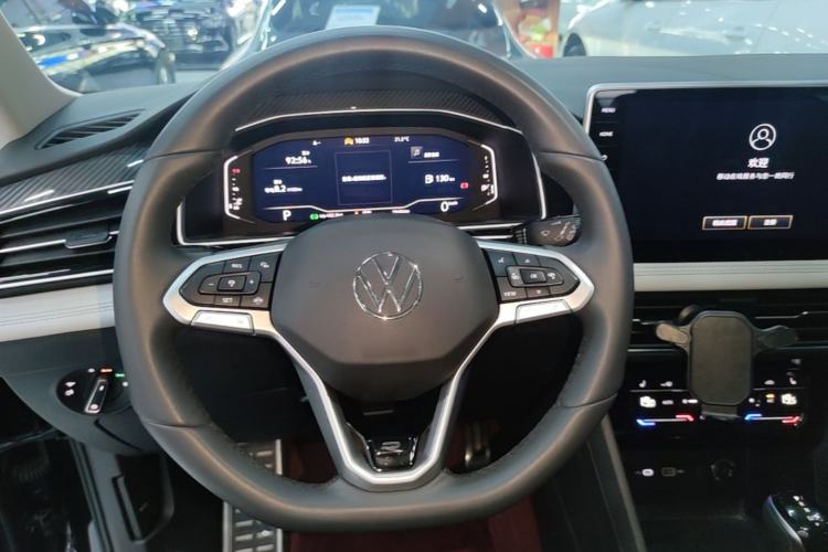 Used Volkswagen Tiguan L 2024 Outstanding Model 330TSI Automatic Two-Wheel Drive R-Line Dragon Glory Edition Steering Wheel