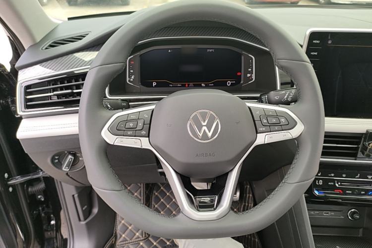 Used Volkswagen Tiguan L 2024 Outstanding Model 330TSI Automatic Two-Wheel Drive R-Line Dragon Glory Edition Steering Wheel