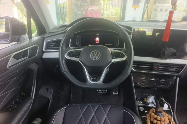 Used Volkswagen Tiguan L 2024 Outstanding Model 330TSI Automatic Two-Wheel Drive R-Line Dragon Glory Edition Steering Wheel