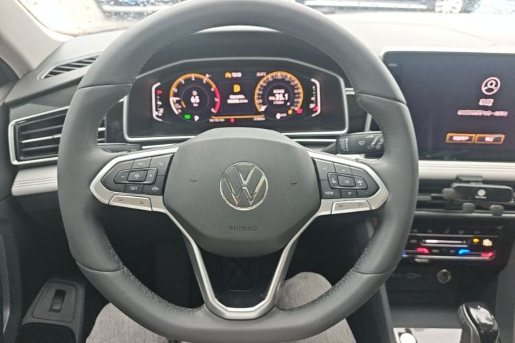 Used Volkswagen Tiguan L 2024 Outstanding Model 300TSI Automatic Two-Wheel Drive Longteng Edition Steering Wheel