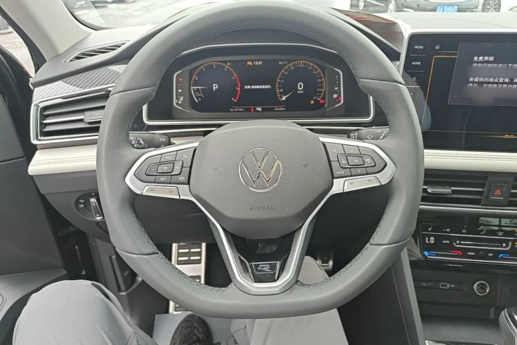 Used Volkswagen Tiguan L 2024 Outstanding Model 330TSI Automatic Two-Wheel Drive R-Line Dragon Glory Edition Steering Wheel