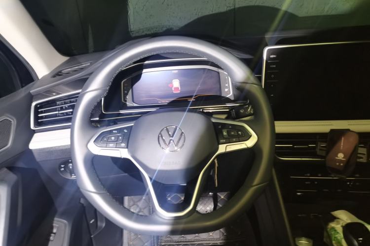 Used Volkswagen Tiguan L 2024 Outstanding Model 300TSI Automatic Two-Wheel Drive Longteng Edition Steering Wheel