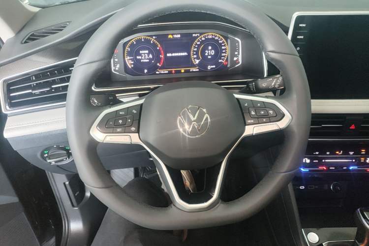 Used Volkswagen Tiguan L 2024 Outstanding Model 300TSI Automatic Two-Wheel Drive Longteng Edition Steering Wheel