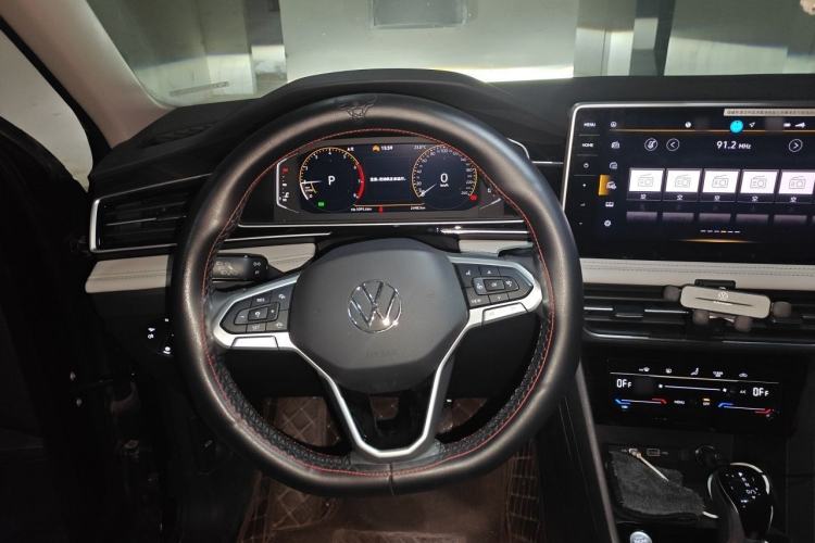 Used Volkswagen Tiguan L 2024 Outstanding Model 300TSI Automatic Two-Wheel Drive Longteng Edition Steering Wheel