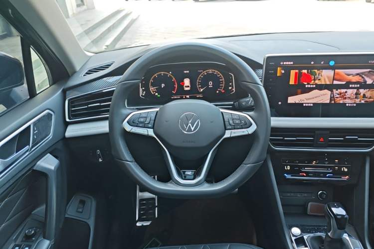 Used Volkswagen Tiguan L 2024 Outstanding Model 330TSI Automatic Two-Wheel Drive R-Line Dragon Glory Edition Steering Wheel