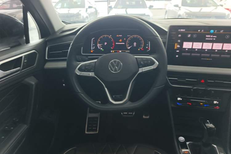 Used Volkswagen Tiguan L 2024 Outstanding Model 330TSI Automatic Two-Wheel Drive R-Line Dragon Glory Edition Steering Wheel