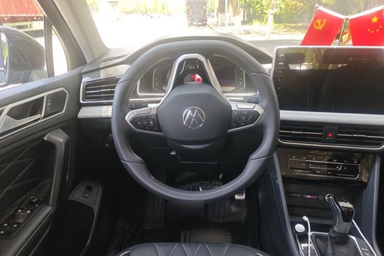 Used Volkswagen Tiguan L 2024 Outstanding Model 330TSI Automatic Two-Wheel Drive R-Line Dragon Glory Edition Steering Wheel