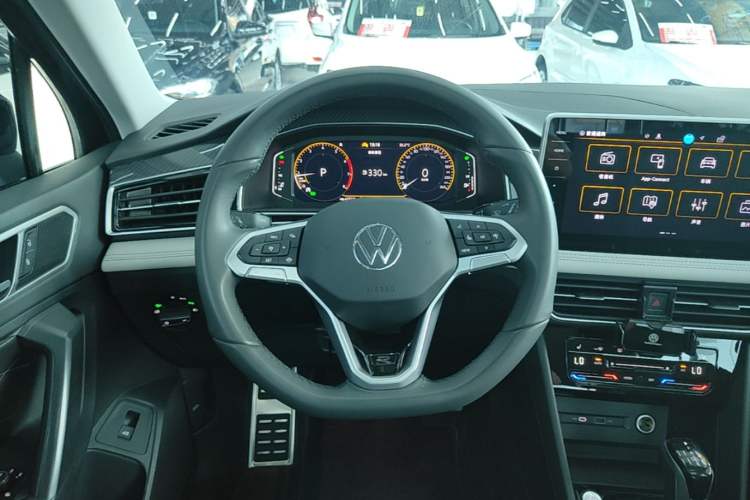 Used Volkswagen Tiguan L 2024 Outstanding Model 330TSI Automatic Two-Wheel Drive R-Line Dragon Glory Edition Steering Wheel