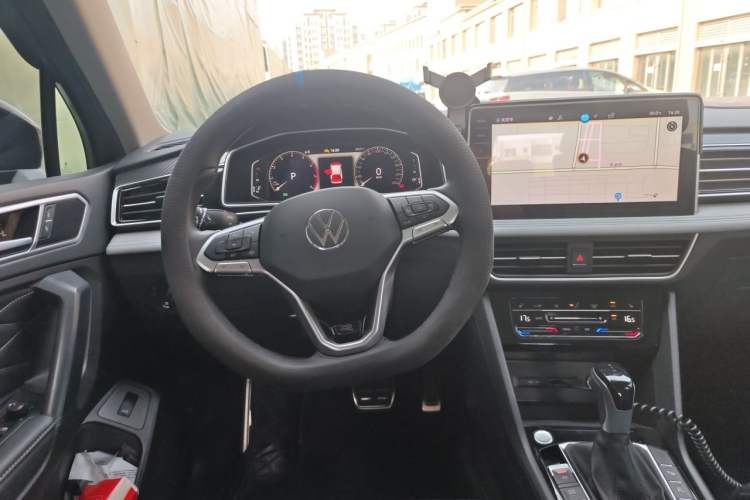 Used Volkswagen Tiguan L 2024 Outstanding Model 330TSI Automatic Two-Wheel Drive R-Line Dragon Glory Edition Steering Wheel