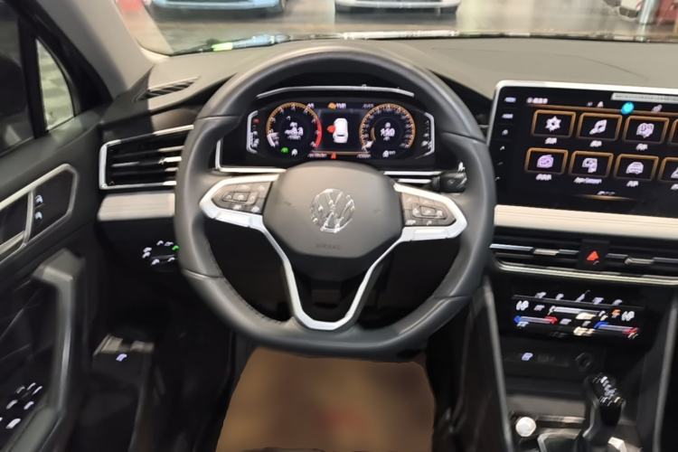 Used Volkswagen Tiguan L 2024 Outstanding Model 300TSI Automatic Two-Wheel Drive Longteng Edition Steering Wheel
