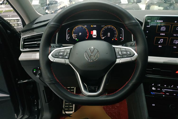 Used Volkswagen Tiguan L 2024 Outstanding Model 330TSI Automatic Two-Wheel Drive R-Line Dragon Glory Edition Steering Wheel