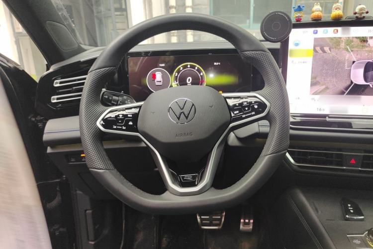 Used Volkswagen Tiguan L 2024 PRO 330TSI Two-Wheel Drive R-Line Smart Edition Steering Wheel