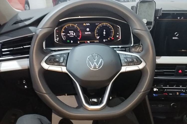 Used Volkswagen Tiguan L 2024 Outstanding Model 330TSI Automatic Two-Wheel Drive R-Line Dragon Glory Edition Steering Wheel