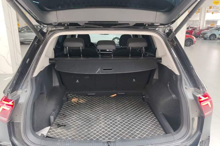 Used Volkswagen Tiguan L 2024 330TSI Automatic Two-Wheel Drive R-Line Enhanced Edition Trunk
