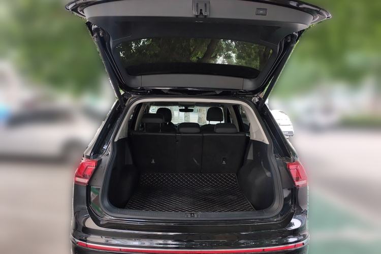 Used Volkswagen Tiguan L 2024 Outstanding Model 330TSI Automatic Two-Wheel Drive R-Line Dragon Glory Edition Trunk