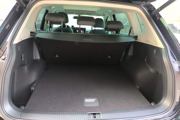 Used Volkswagen Tiguan L 2024 330TSI Automatic Two-Wheel Drive R-Line Enhanced Edition Trunk