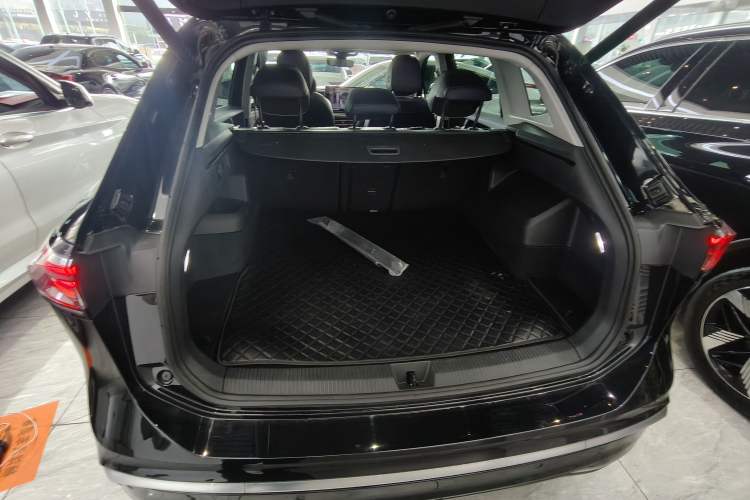 Used Volkswagen Tiguan L 2024 PRO 330TSI Two-Wheel Drive Smart Drive Edition Trunk