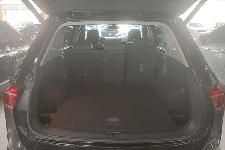 Used Volkswagen Tiguan L 2024 330TSI Automatic Two-Wheel Drive R-Line Enhanced Edition Trunk