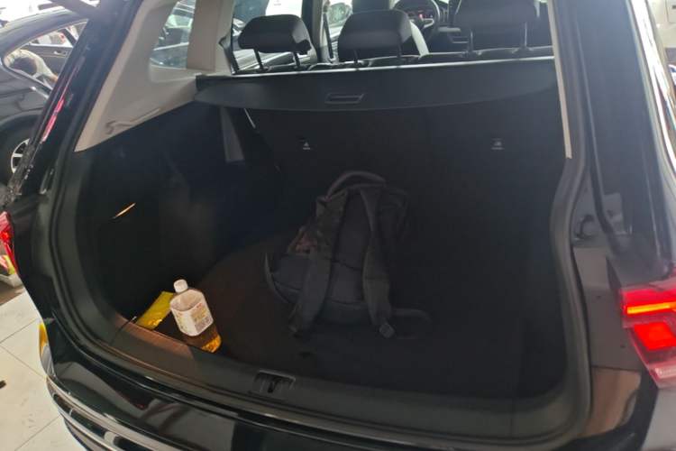 Used Volkswagen Tiguan L 2024 Outstanding Model 300TSI Automatic Two-Wheel Drive Longteng Edition Trunk