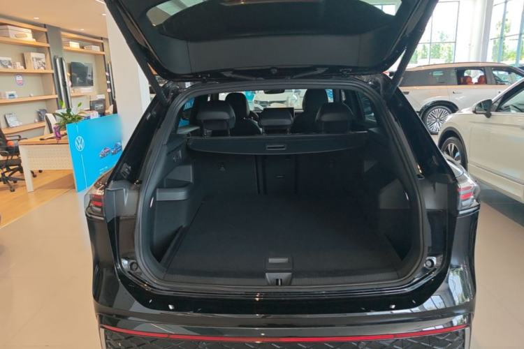 Used Volkswagen Tiguan L 2024 PRO 380TSI Four-Wheel Drive R-Line Prestige Edition Trunk