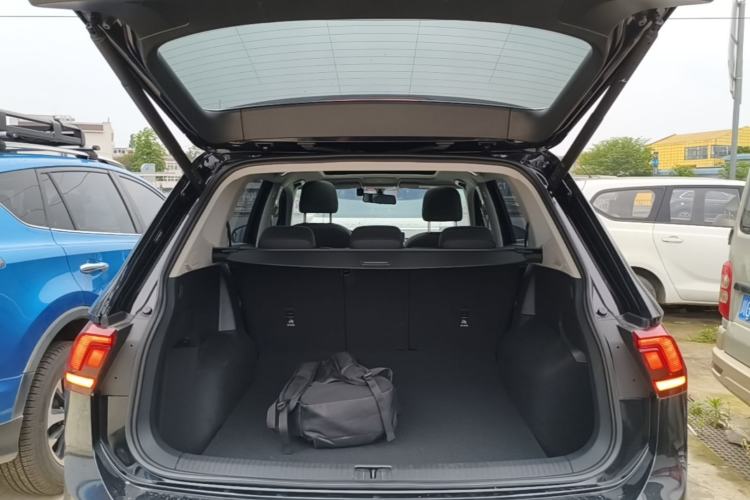 Used Volkswagen Tiguan L 2024 300TSI Automatic Two-Wheel Drive Smart Edition Trunk