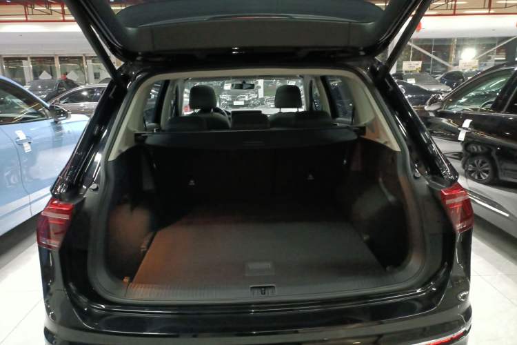 Used Volkswagen Tiguan L 2024 330TSI Automatic Two-Wheel Drive R-Line Enhanced Edition Trunk