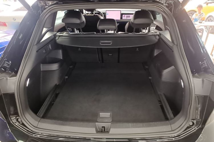 Used Volkswagen Tiguan L 2024 PRO 380TSI Four-Wheel Drive R-Line Prestige Edition Trunk