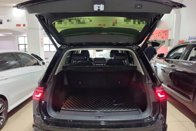 Used Volkswagen Tiguan L 2024 330TSI Automatic Two-Wheel Drive R-Line Enhanced Edition Trunk